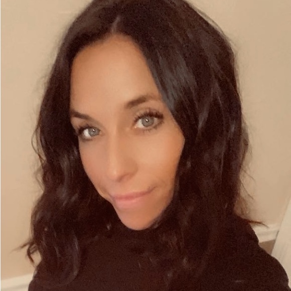 Meet your Posher, Jennifer - Picture 1 of 1